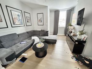 Lounge- click for photo gallery